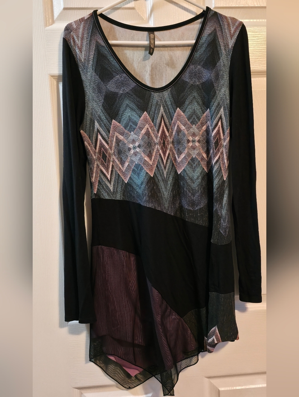4/$67 Deal! Vintage Canadian Made Women's Long-Sleeve Geometric Tunic Top